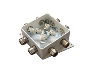                         Коробка монтажная КМ-О (10к)-IP66-120х120, восемь вводов  (Гефест) 
						